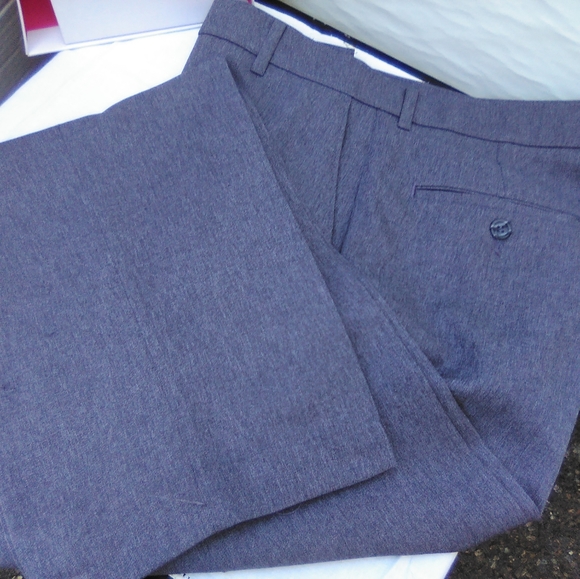 Levi slacks for men - Picture 1 of 8